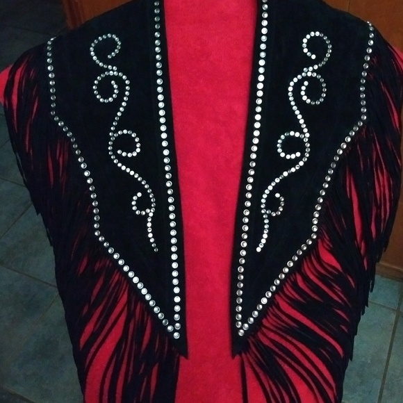 Leather studded shawl - Picture 2 of 3